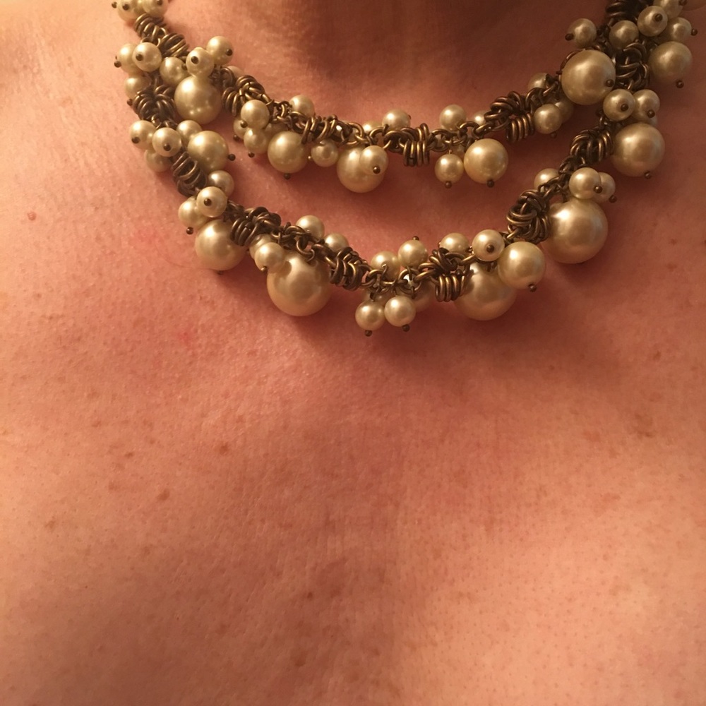 Beautiful lots of pearls semi choker necklace with vintage feel